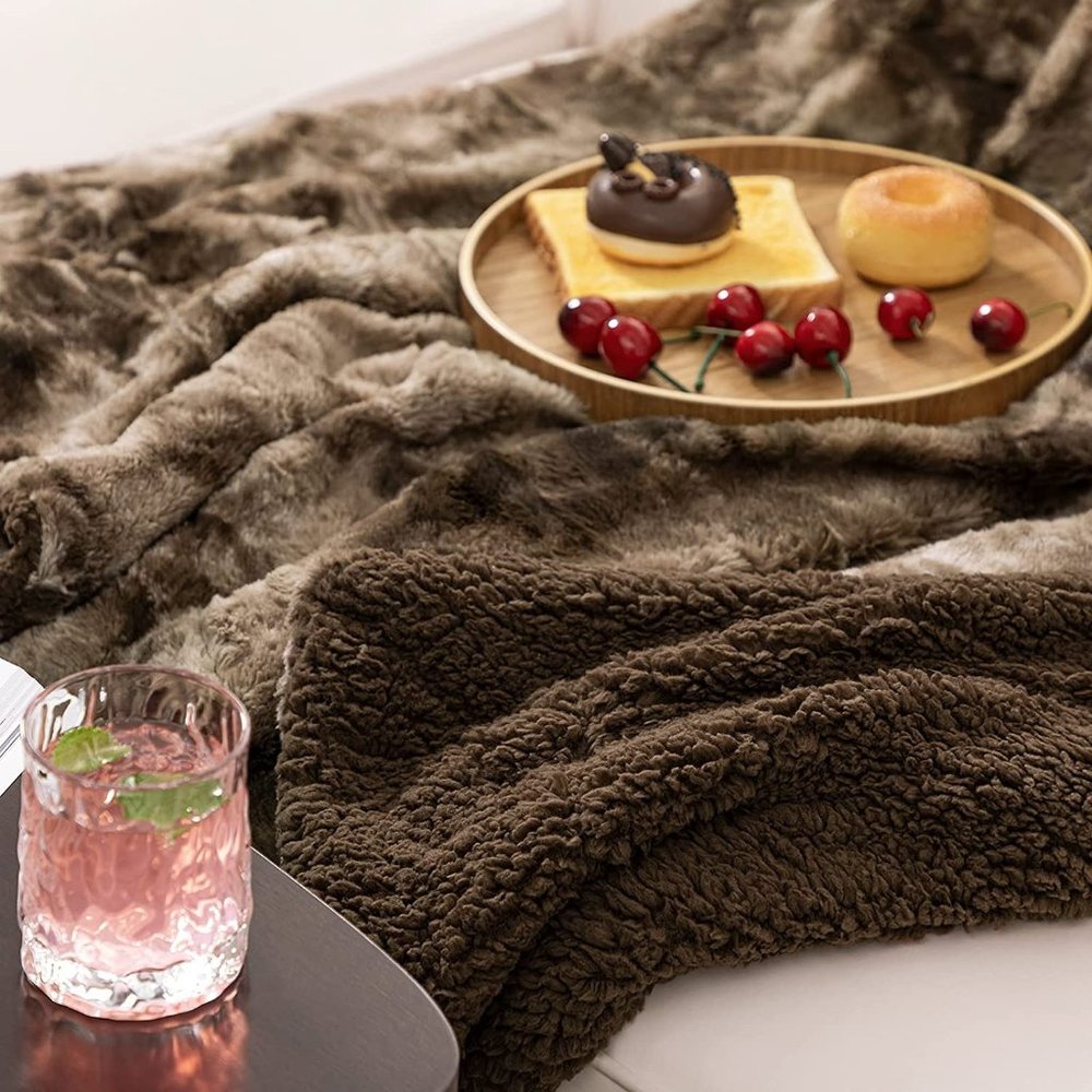 New Faux Fur Throw Blanket for Couch, Tie-Dye Reversible Fuzzy Blankets, 50x60 I - Picture 4 of 5